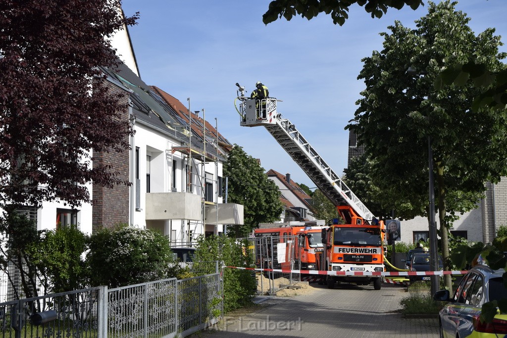 Feuer 2 Dachstuhl Koeln Dellbrueck Von der Leyen Str P001.JPG - Miklos Laubert
